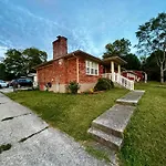 Spacious House In Highview