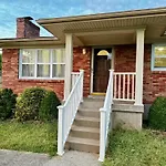 Spacious House In Highview