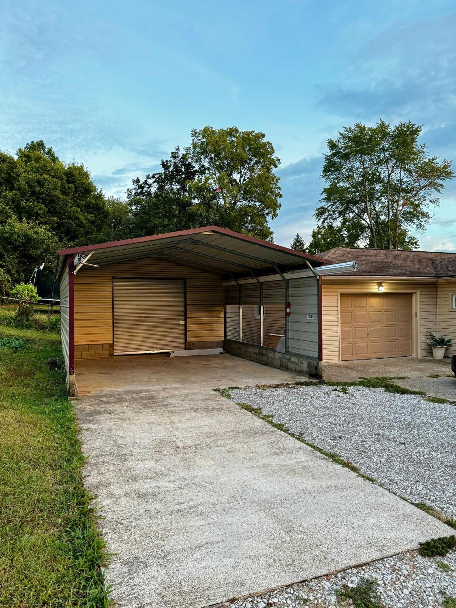 Spacious House In Highview Holiday home *