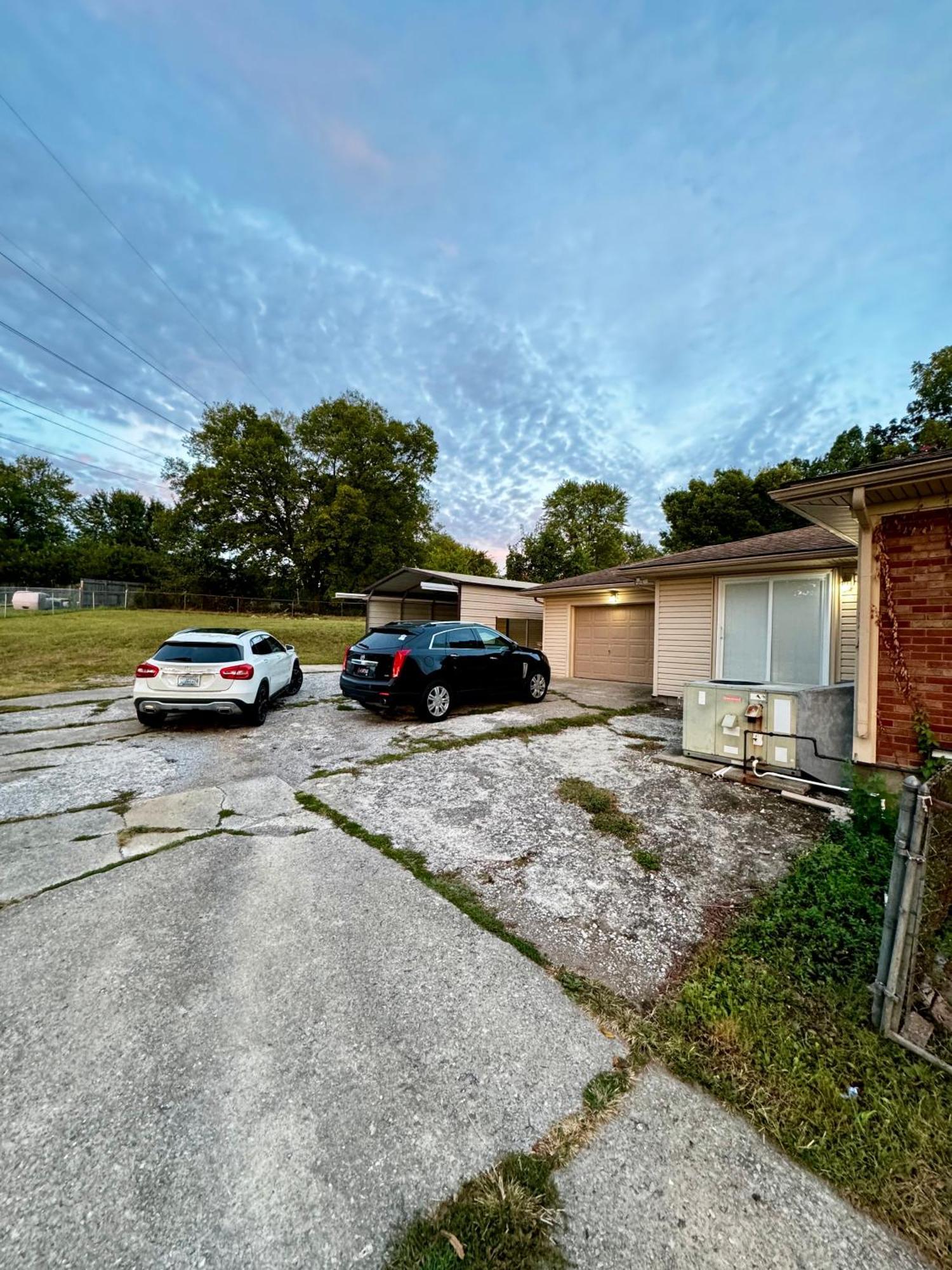 Spacious House In Highview Holiday home Louisville