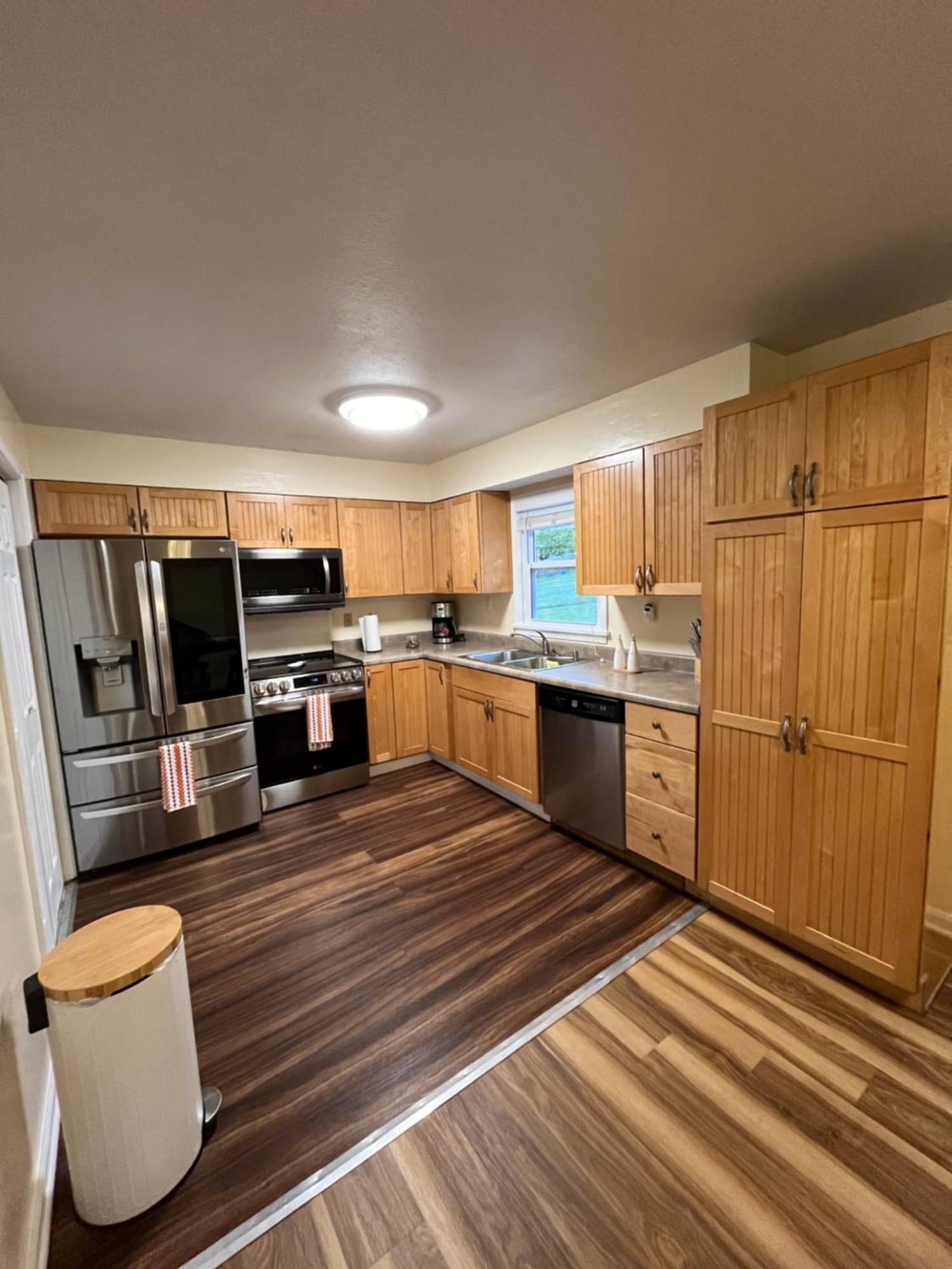 Spacious House In Highview Holiday home