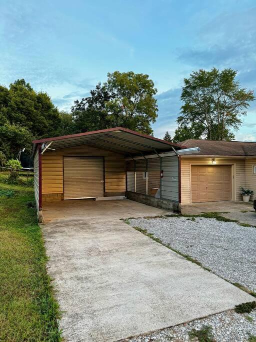 Spacious House In Highview Holiday home Louisville