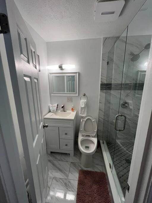 Spacious House In Highview Holiday home