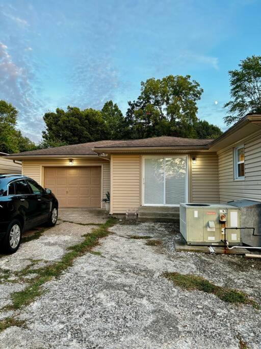 Spacious House In Highview Holiday home *