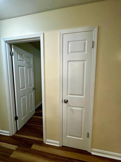 Spacious House In Highview *