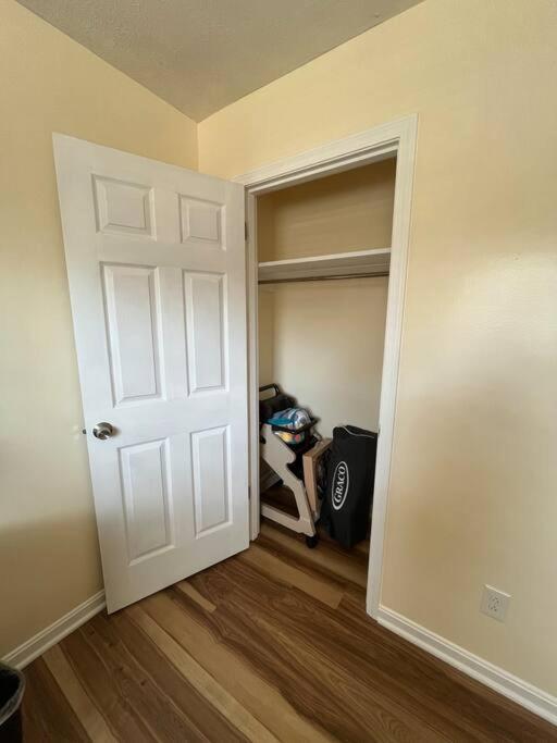Spacious House In Highview Holiday home