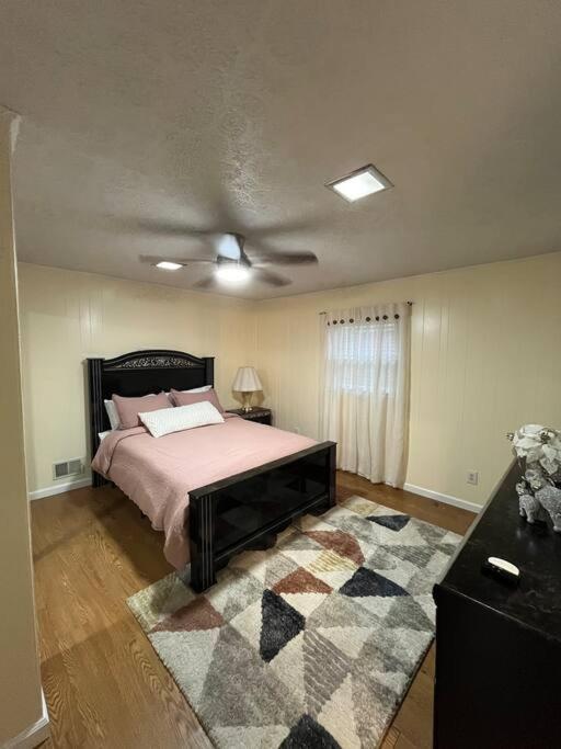 Spacious House In Highview