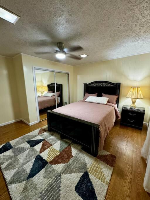 Spacious House In Highview Holiday home *
